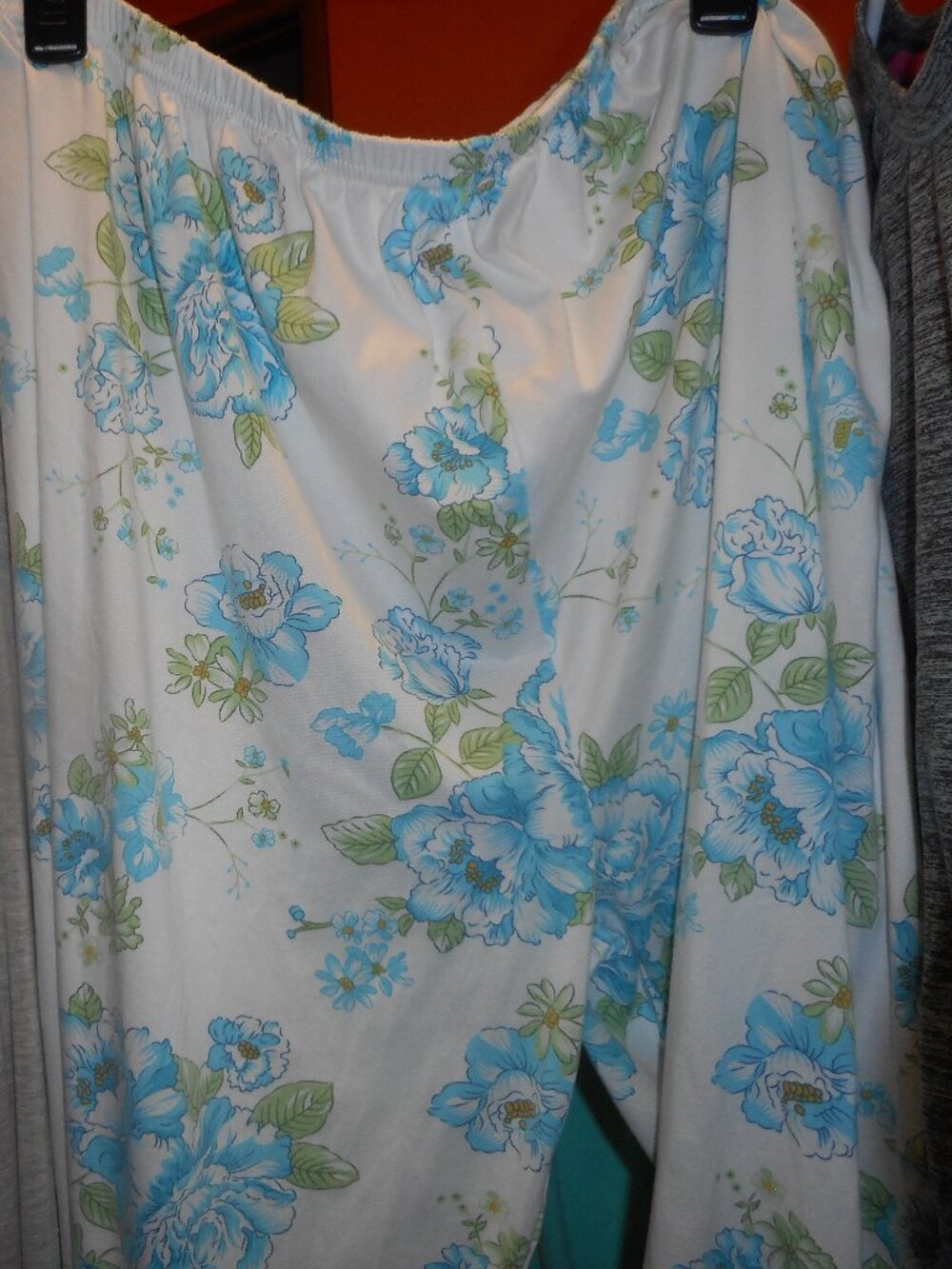 NO BRAND TAG FOUND - PAJAMA BOTTOMS. SIZE XXL, BLUES